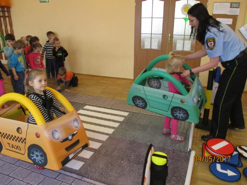Spotkania edukacyjne dzieci z „Calineczki” z funkcjonariuszami Straży Miejskiej