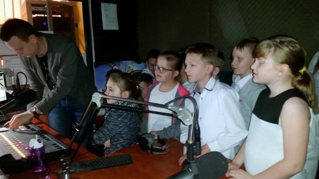 Klasa 4d z SP-6 podczas wizyty w Radio FaMa