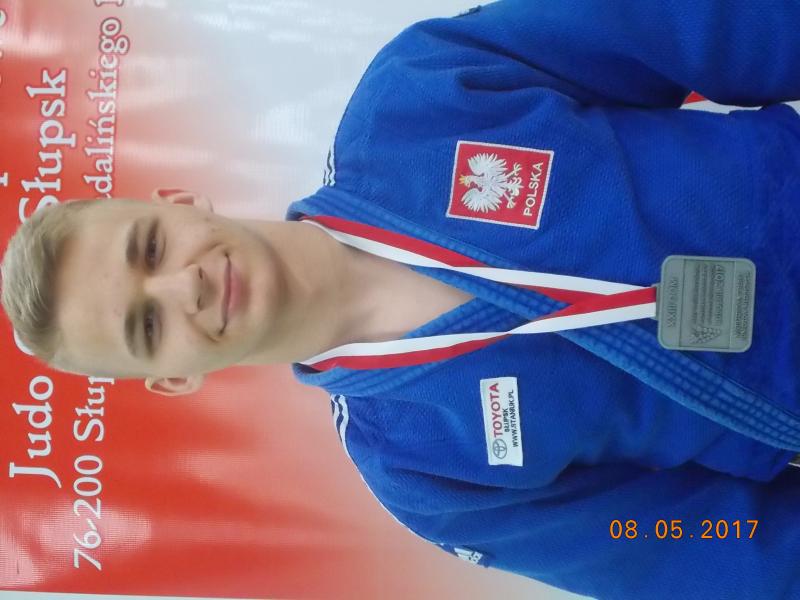 Uczeń Zespołu Szkół Mechanicznych i Logistycznych w Słupsku Bartosz Szaniawski wywalczył tytuł V-ce Mistrza Polski juniorów młodszych w judo.