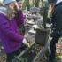 VIIc z SP-6 charytatywnie sprzątała groby na starym cmentarzu