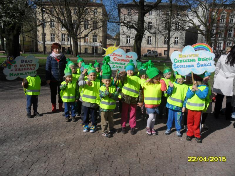III Marsz Zielonych Skrzatów z okazji Światowego Dnia Ziemi pod hasłem                                                 "Jesteśmy zdrowi"