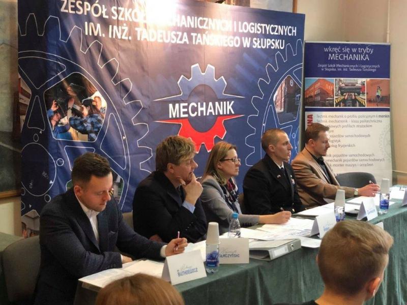 MIĘDZYSZKOLNA DEBATA W JĘZYKU ANGIELSKIM W MECHANIKU (ZSMiL)  PO RAZ PIERWSZY W SŁUPSKU! TYLKO W MECHANIKU!