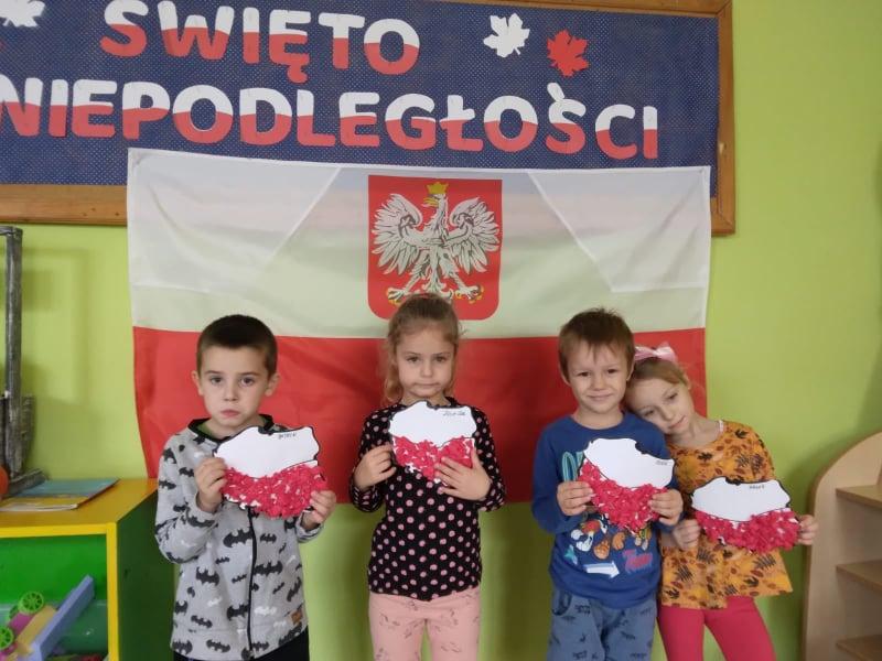 09.11.2021-SYMBOLE NARODOWE I KOTYLIONY NA ŚWIĘTO NIEPODLEGŁOŚCI