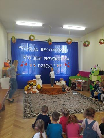 Kto jest dzieci przyjacielem ? - mały Miś.