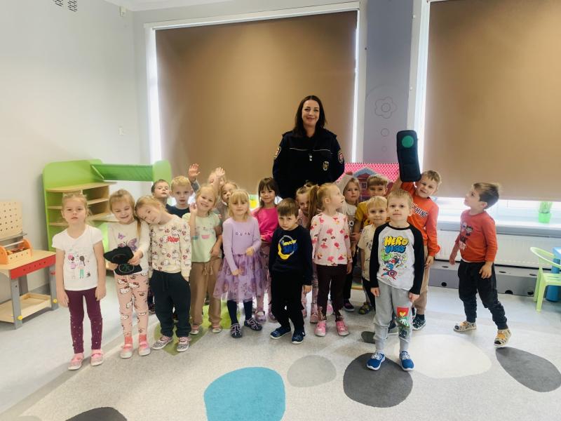 ,,Bezpieczna droga do przedszkola”- spotkanie z Panią ze Straży Miejskiej