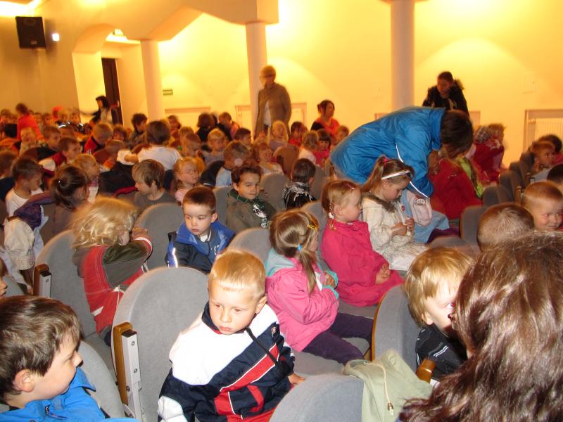 WIZYTA W TEATRZE LALKI "TĘCZA" 31.05.2012 r.