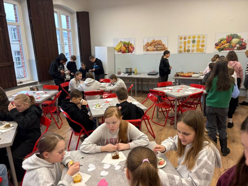 Wsparcie dla WOŚP &ndash; szkolna kawiarenka z wielkim sercem