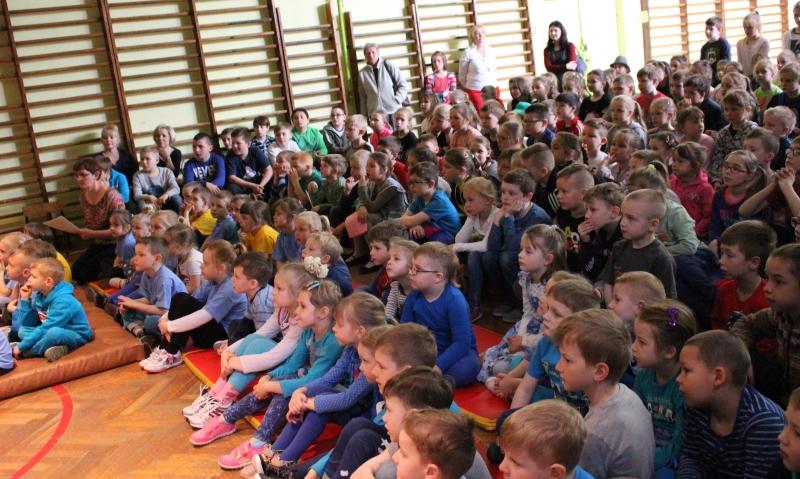 Skrzaty w gościnie u starszych kolegów z "jedyneczki".