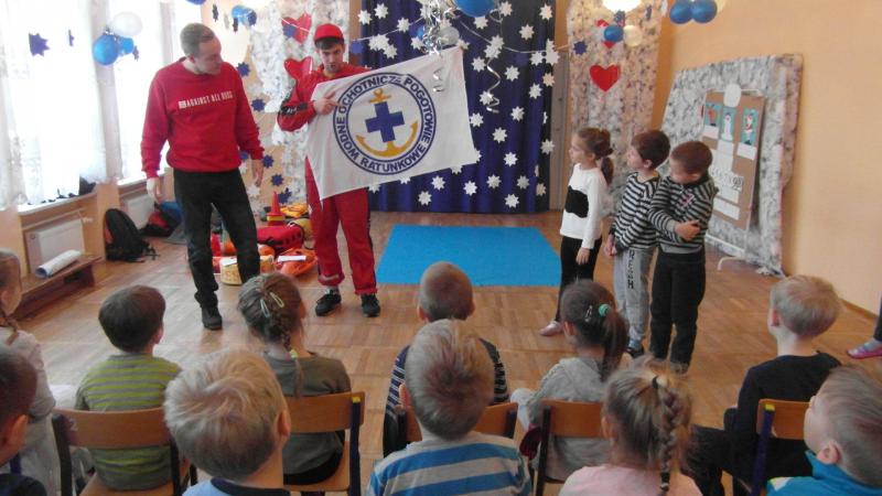 Ratownicy w przedszkolu