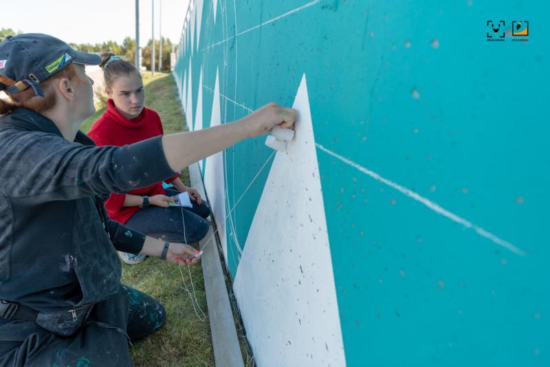 Mural przy Parku Wodnym Trzy Fale w Słupsku.