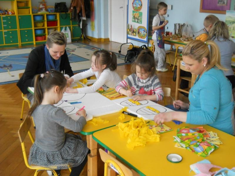 Warsztaty plastyczne pt.: "Wielkanoc tuż, tuż..."; 07.04.2014