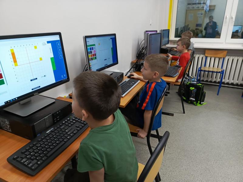 Uczniowie SP16 na zajęciach robotyki