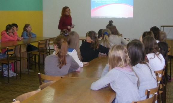 Program edukacyjny "Między nami kobietkami"