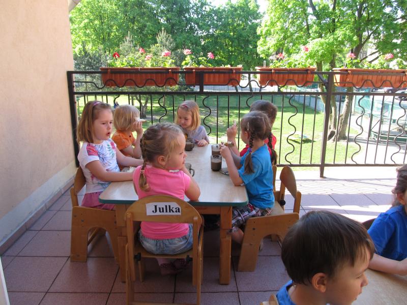 Śniadanie na świeżym powietrzu Gr. III 17.05.2013
