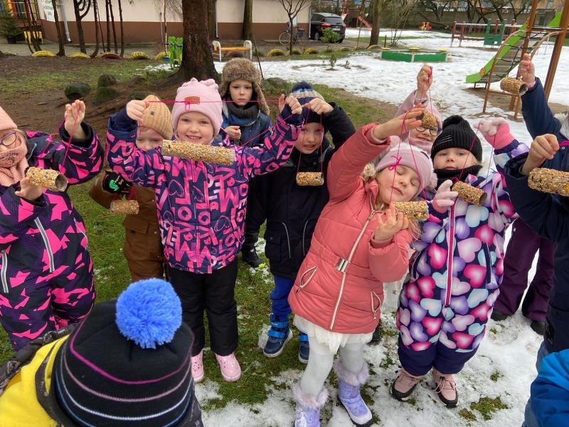 GRUPA III - Dzień Bałwana i wykonanie karmników dla ptaków