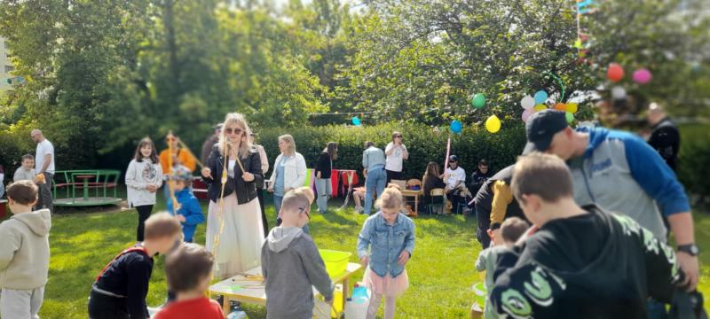 Przedszkolny festyn z okazji Dnia Dziecka oraz Dnia Mamy i Taty