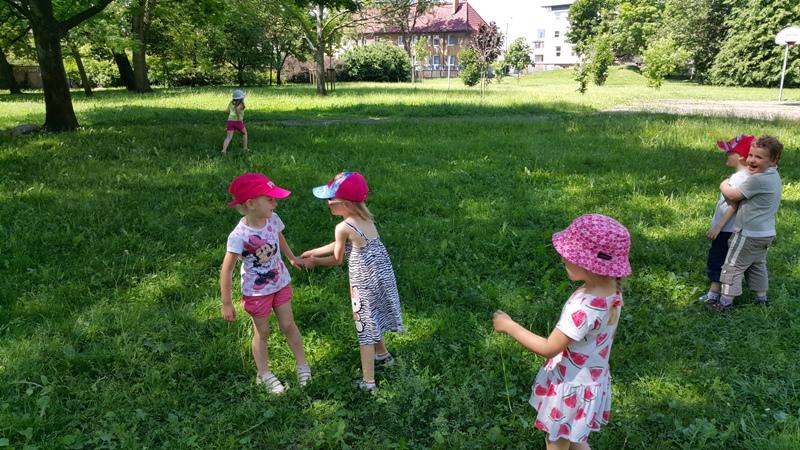 ZABAWY NA ŁĄCE I PIECZENIE PIZZY