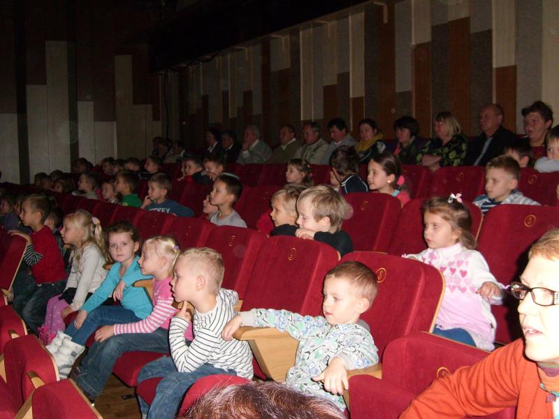 Nowy Teatr "O dw&oacute;ch krasnoludkach i o jednym końcu świata" 30.10.2012