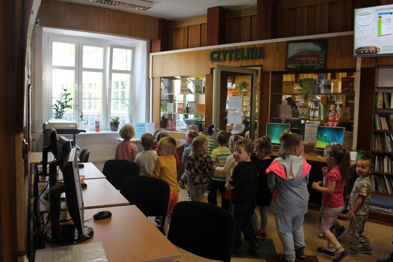 ZWIEDZANIE BIBLIOTEKI PEDAGOGICZNEJ