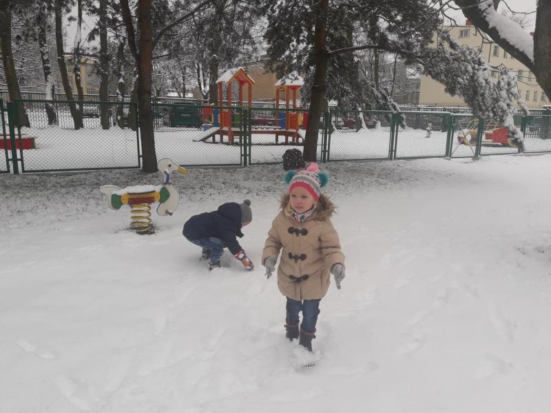 ZABAWY NA ŚNIEGU GRUPA I