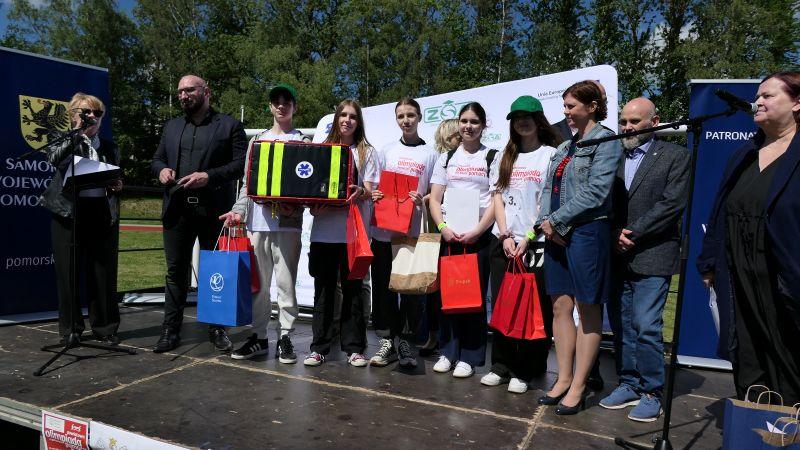 Gratulacje dla zwycięskiej drużyny z SP 10.