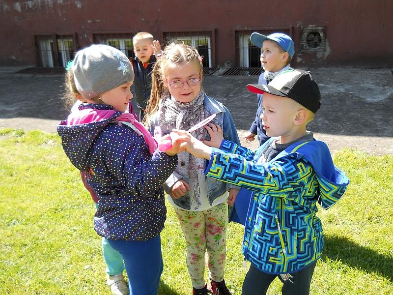 Na podwórku: gr. III; 16.05.2014