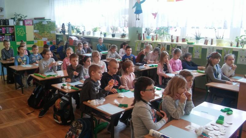 "Zajączki" z wizytą w szkole