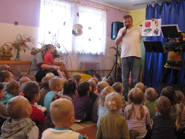 Koncert muzyczny: "Co zmienia się w lesie, w polu, w domu?"