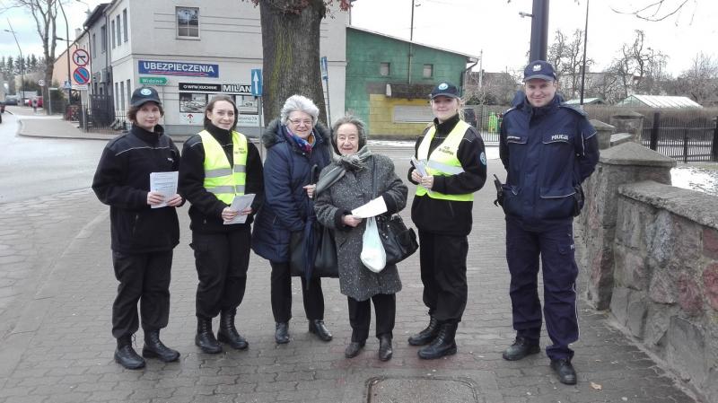 „Na przejściu bezpieczniej!” Uczniowie uświadamiali społeczność Kobylnicy