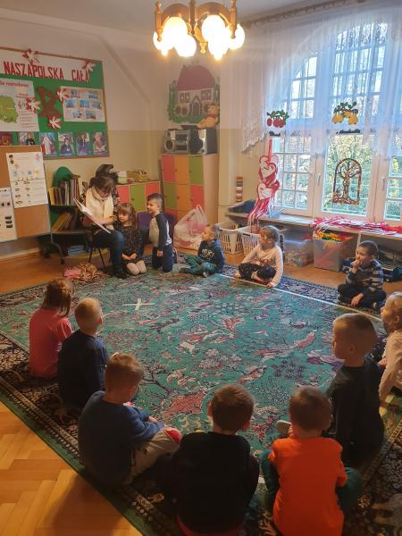 MAMA LAURY CZYTA NAM BAJKĘ GRUPA V