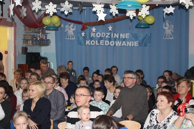 RODZINNE KOLĘDOWANIE W KRÓLESTWIE SKRZATÓW