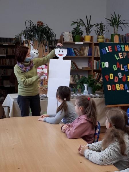 Lekcja otwarta w szkolnej bibliotece