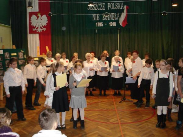 Święto Niepodległości w klasach IV-VI - 10.11.2010 r.