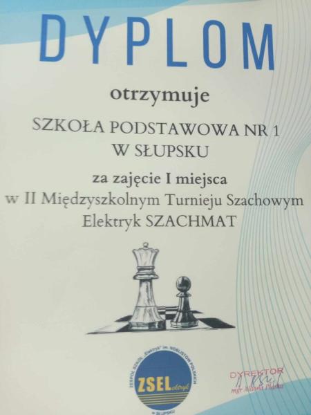 Z przyjemnością informujemy, że nasza drużyna szachistów w składzie: Mykhailo Kyryliuk i Yevhenii Makovii z kl. 8a oraz Kacper Rubinowicz i Yegor Samygin z kl. 7b zajęli I miejsce w II Międzyszkolnym Turnieju Szachowym „Elektryk SzachMat”, którego organiz