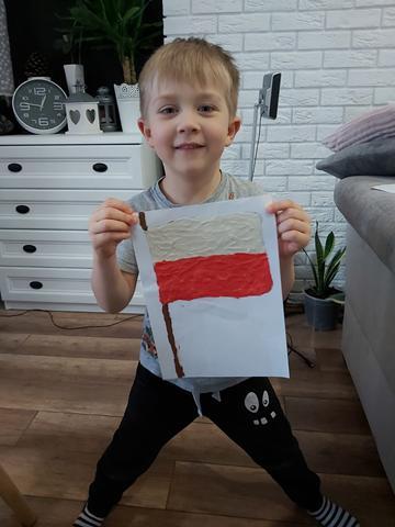 Szafirki poznają Majowe Święta - polska flaga