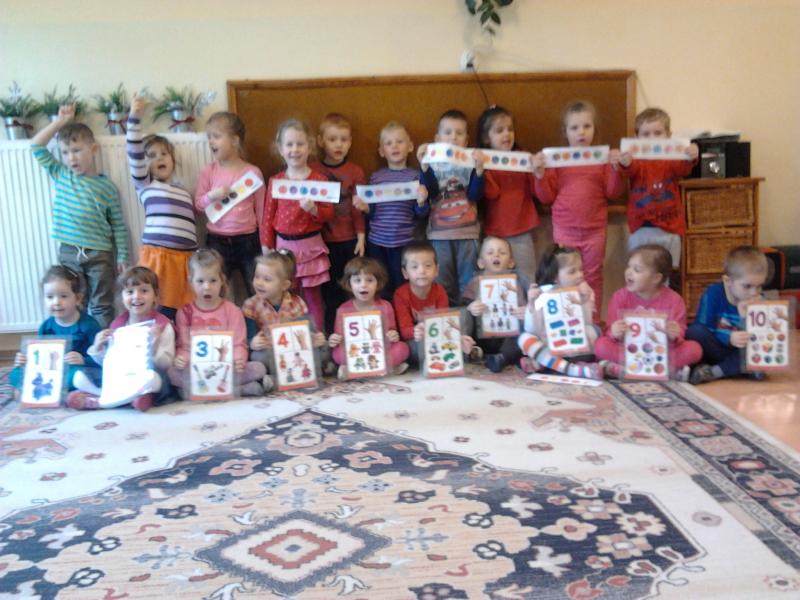 Jeden, dwa, trzy, cztery, pięć - policz z nami gdy masz chęć".Projekt Bliżej Przedszkola "Poszukiwacze przygód - Opowieści z krainy liczb".