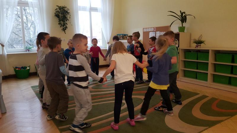 Wizyta przedszkolaków z PM 1 w grupie starszaków