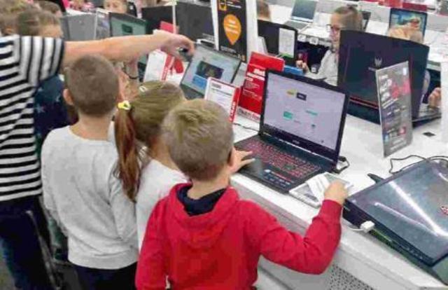 Interaktywne warsztaty dla uczniów klas I-III z SP10 w Media Markt w Słupsku