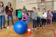 "Sportowe powitanie wiosny" - II B z przedszkolakami
