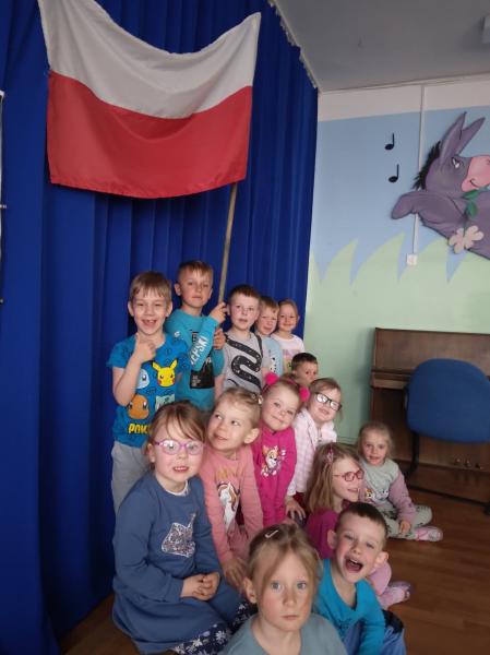 02.05.2022- DZIEŃ FLAGI W ,, BAJKOWEJ KRAINIE''