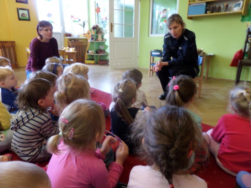 Wizyta policjantów w przedszkolu