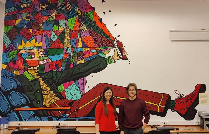 mural w czytelni szkoły