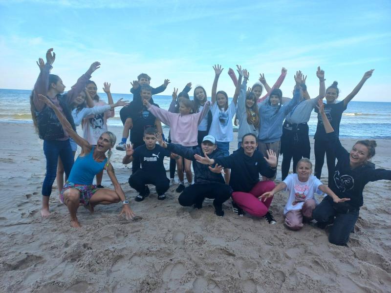 Aż 5 godzin aktywnego wypoczynku, 8 km wsp&oacute;lnie spędzonego czasu i ... I miejsce w konkursie wiedzy o Morzu Bałtyckim!  Nasi wspaniali uczniowie z klas 5 i 6 wzięli udział w 15. Rajdzie Nadmorskim organizowanym przez PTTK Oddział w Słupsku