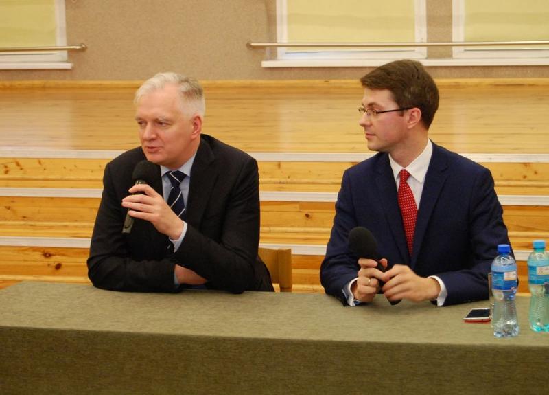 Minister Nauki i Szkolnictwa Wyższego Jarosław Gowin w II Liceum Ogólnokształcącym im. A. Mickiewicza w Słupsku