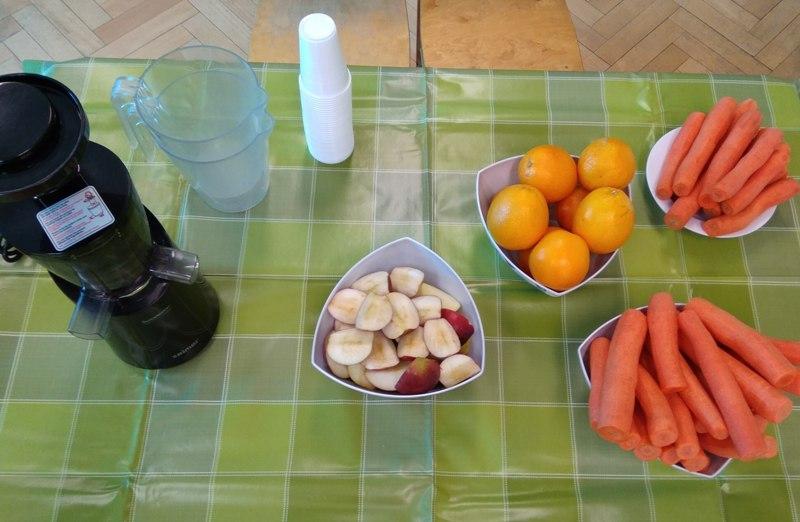 Grupa IV Wyciskanie i degustacja soku z marchewki z dodatkiem jabłka i pomarańczy