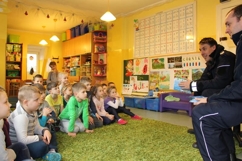 Policjanci w Królestwie Skrzatów