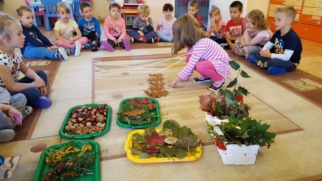 Jesienne drzewo- program plastyczny " My Artyści"