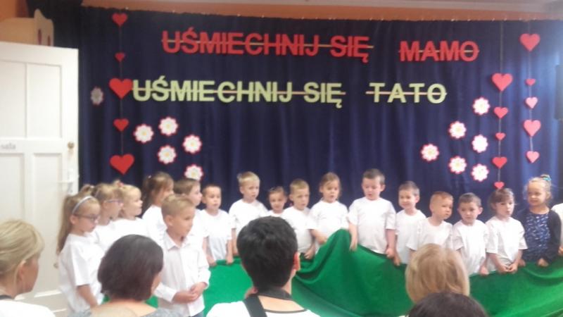 "Uśmiechnij się Mamo! Uśmiechnij się Tato"