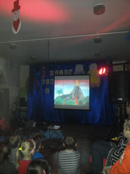 Dinozaury w naszym przedszkolu  - pokaz przygotowany  przez Pana Szymona:)  07.02.2017 r.