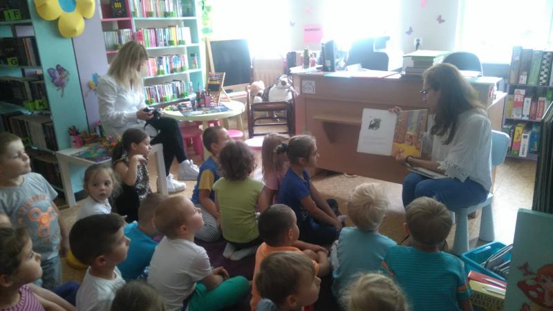 "Jeżyki" z wizytą w bibliotece